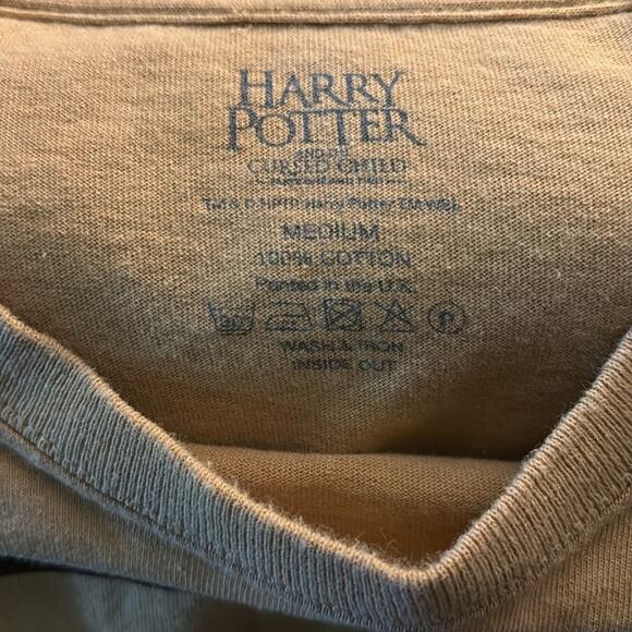 Harry Potter Hufflepuff T-Shirt M Cursed Child Kidcore Castlecore Casual Fantasy - Picture 8 of 8